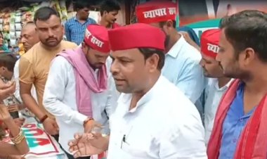 हरदोई में बढ़ती कीमतों के खिलाफ SP का अनोखा विरोध प्रदर्शन; SP नेता ने ₹20 प्रति किलो के भाव से चीनी बेची।